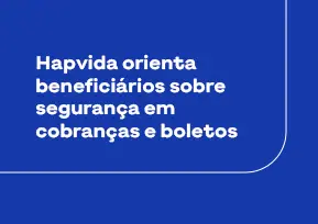 pediatra atendendo paciente e mãe