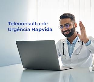 Médico de jaleco e óculos acenando para a câmera em uma teleconsulta, com a frase Teleconsulta de Urgência Hapvida ao fundo, ilustrando o atendimento médico online de urgência.